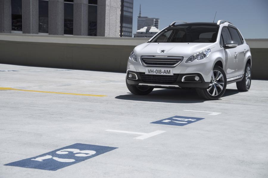  Peugeot 2008 2013 года  (фото 12 из 51)